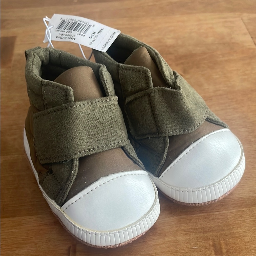 Old Navy White and Green Baby Walker Shoes Slip-On Design
